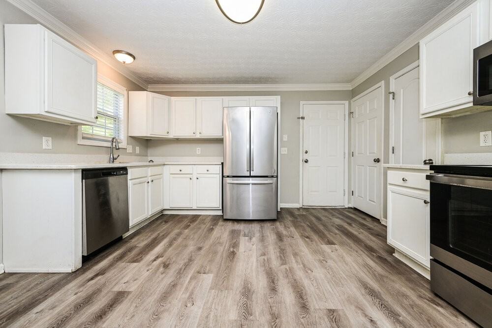 145 Trelawney Ln - Photo 6 of 17