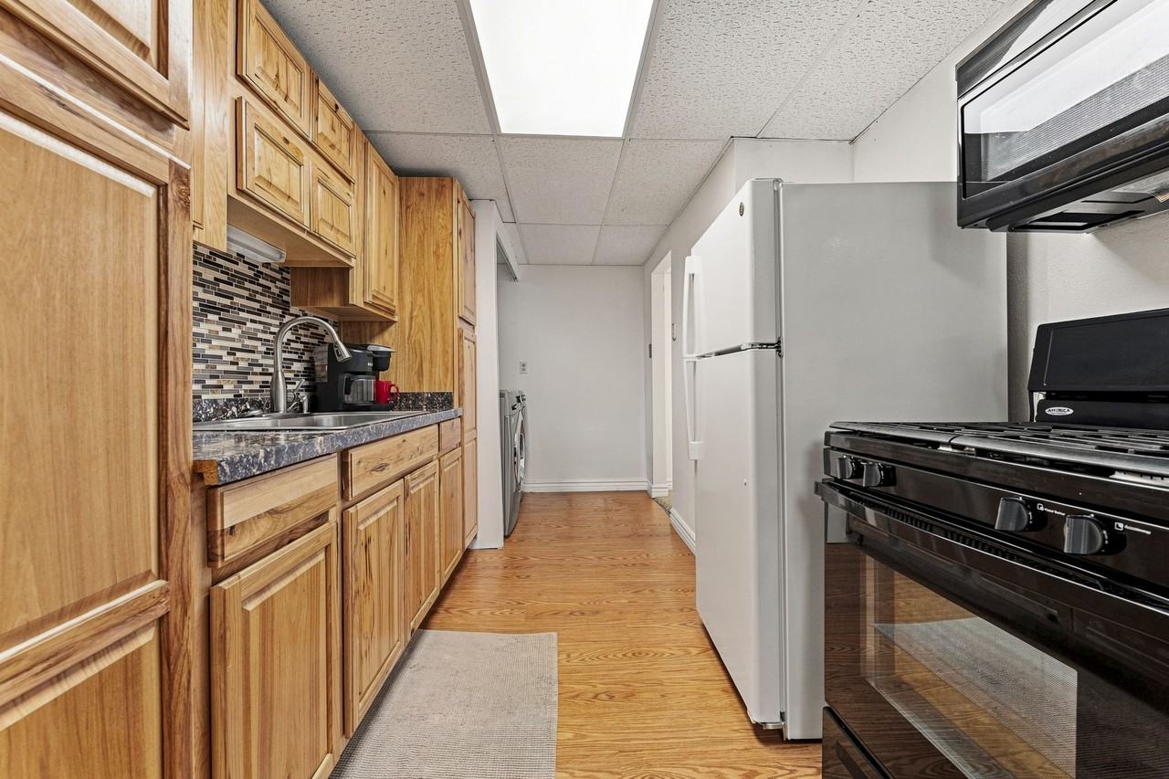 200 E 25th St #2 - Photo 4 of 10