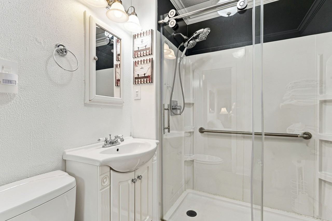 200 E 25th St #2 - Photo 6 of 10