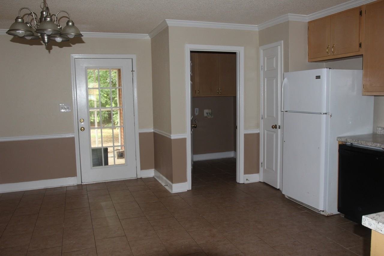 1207 Westwood Dr #A - Photo 3 of 7