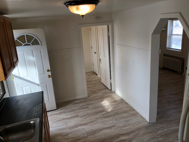 902 S Jackson St - Photo 4 of 8