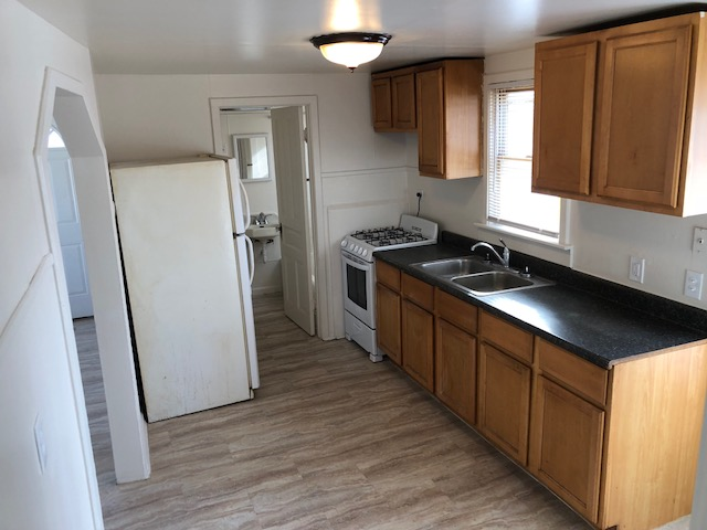 902 S Jackson St - Photo 7 of 8
