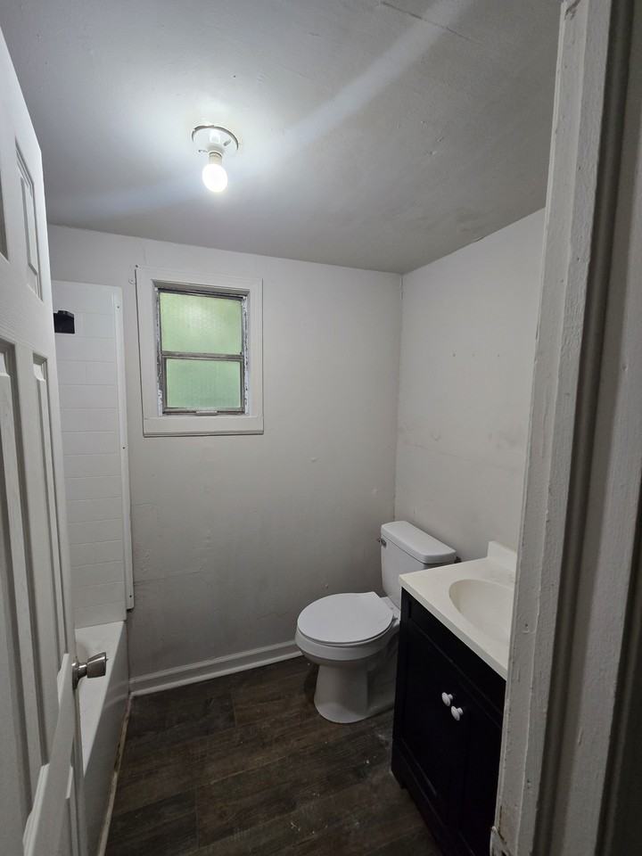 666 Gilliam Ave #1 - Photo 3 of 10