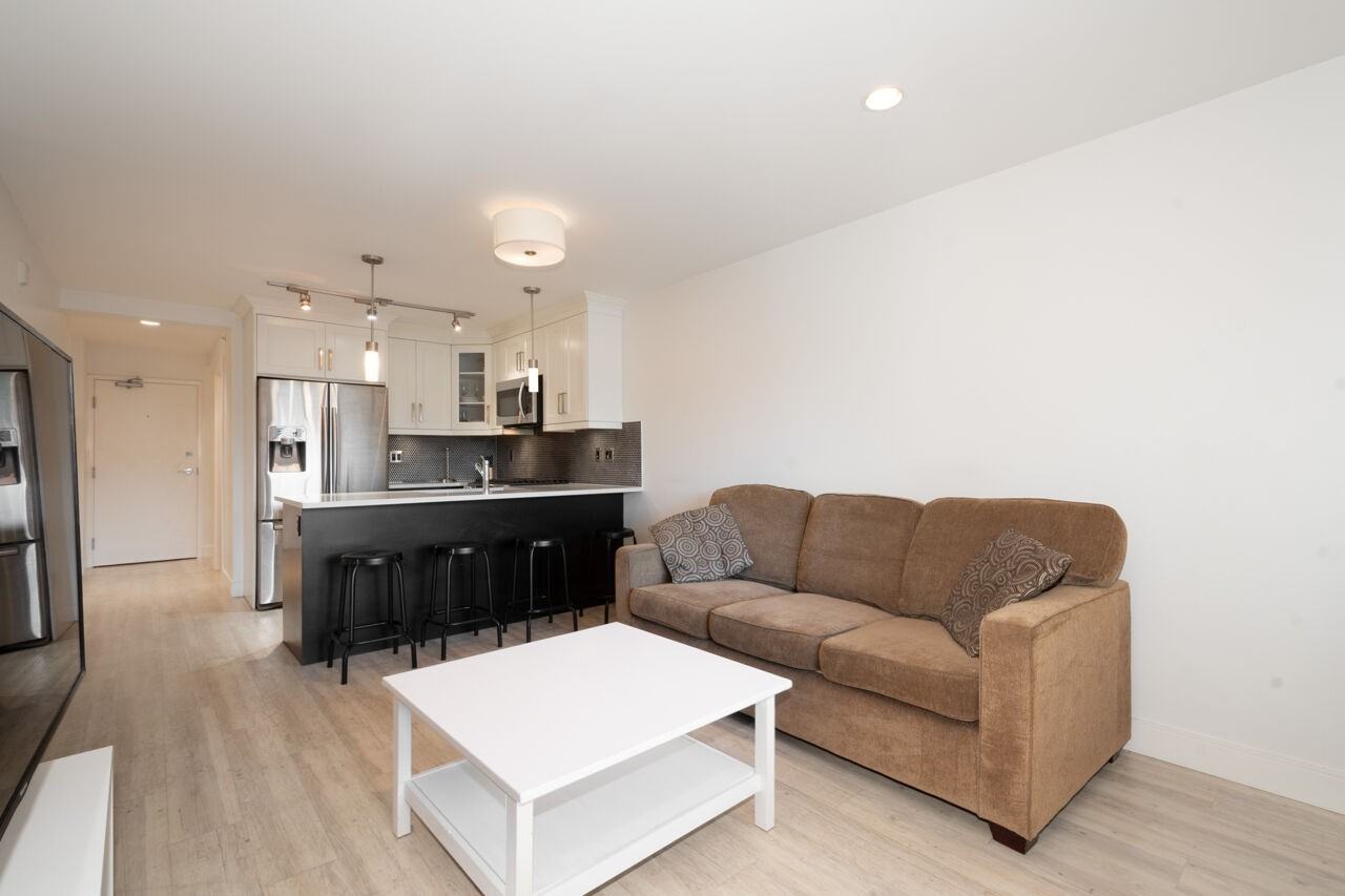 4548 Hastings Street #303 - Photo 5 of 20