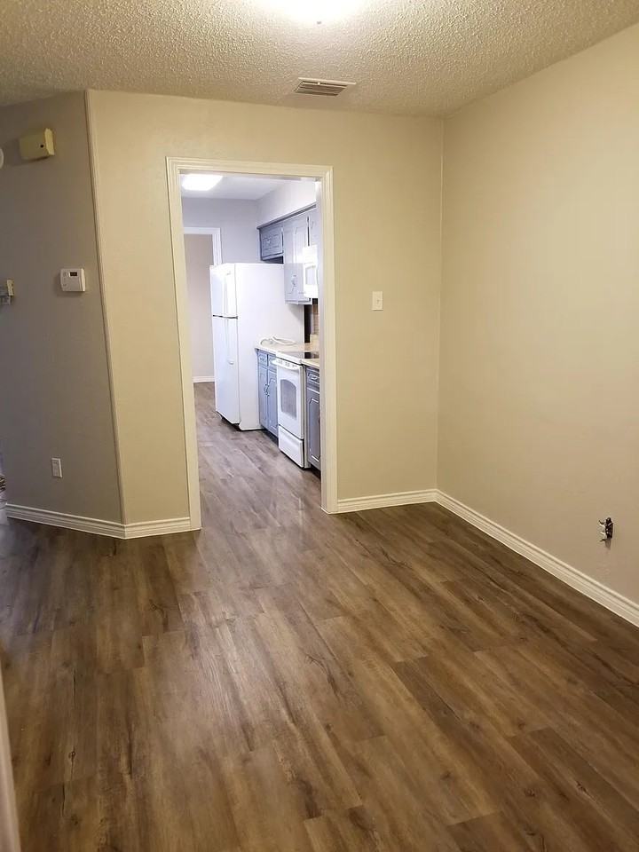 807 Saint Paul Ct - Photo 5 of 39