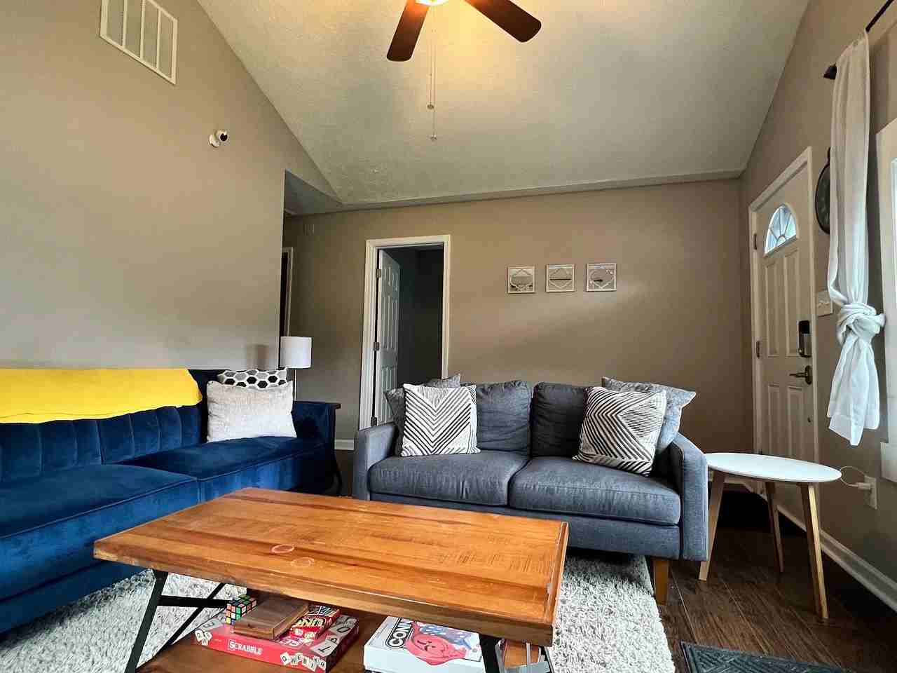 226 Scott St Nw - Photo 2 of 6