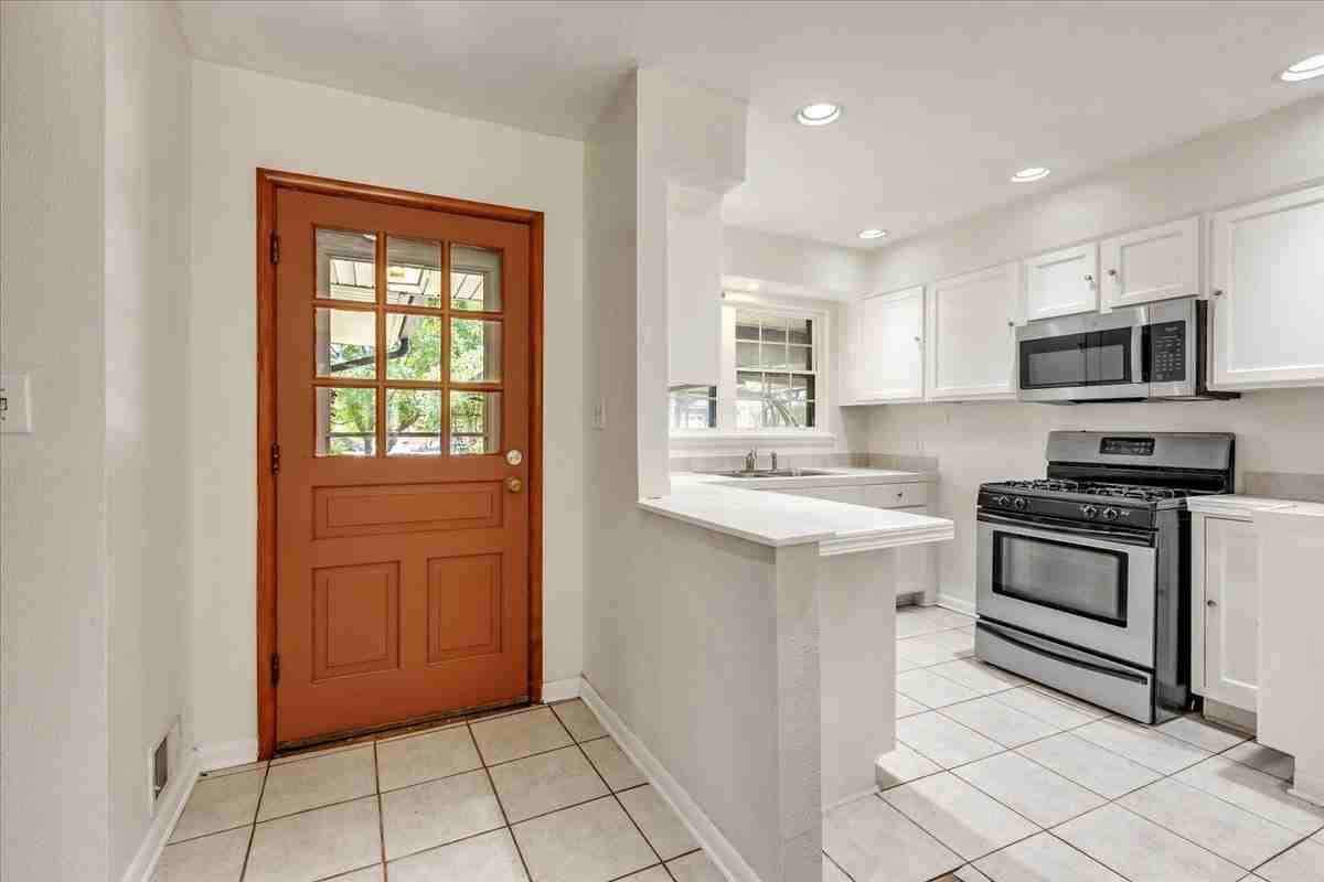 2037 Nw 47th St #1 - Photo 7 of 40