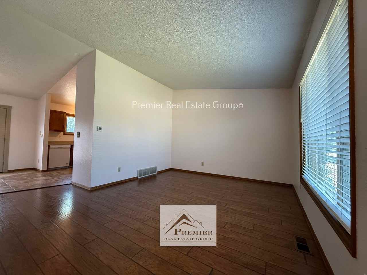 854 Daffodil St #1 - Photo 4 of 17