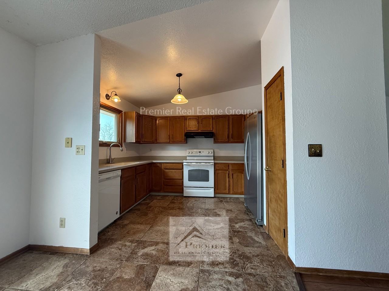 854 Daffodil St #1 - Photo 5 of 17