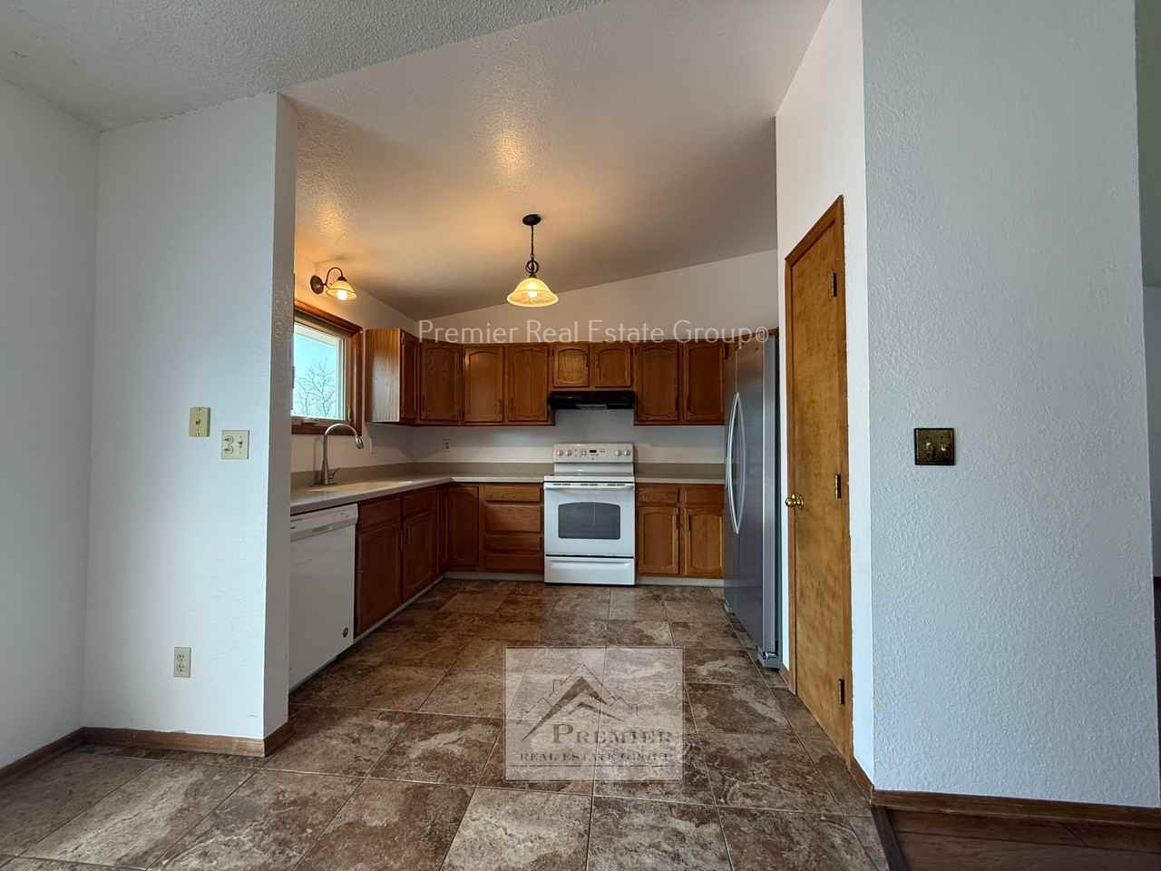 854 Daffodil St #1 - Photo 6 of 17