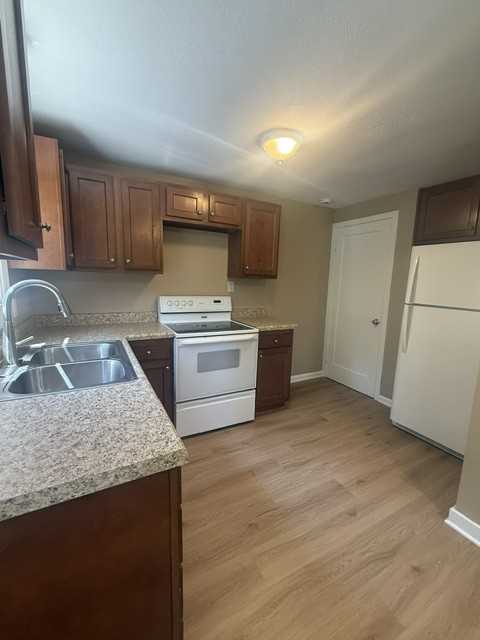 782 Parkview Dr #2 - Photo 5 of 24