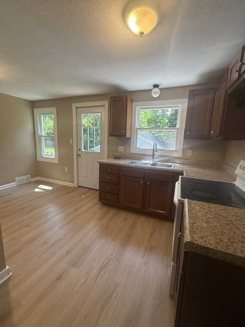 782 Parkview Dr #2 - Photo 6 of 24