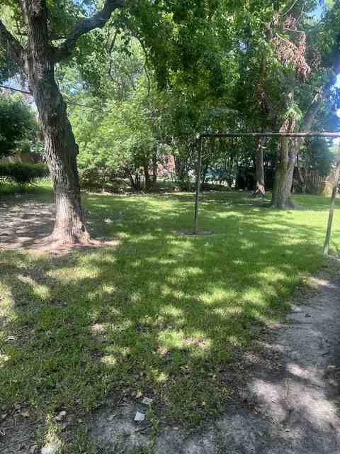 1910 Oaklawn Dr #1 - Photo 3 of 27