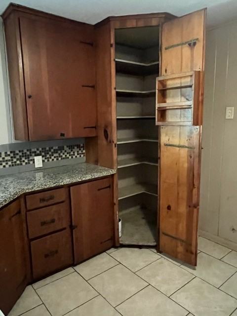 1910 Oaklawn Dr #1 - Photo 6 of 27