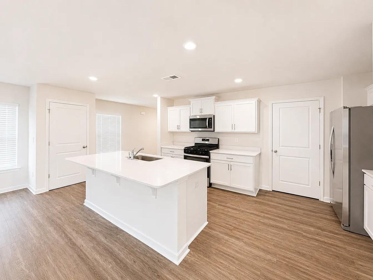 225 Deskin Ln #1 - Photo 4 of 20