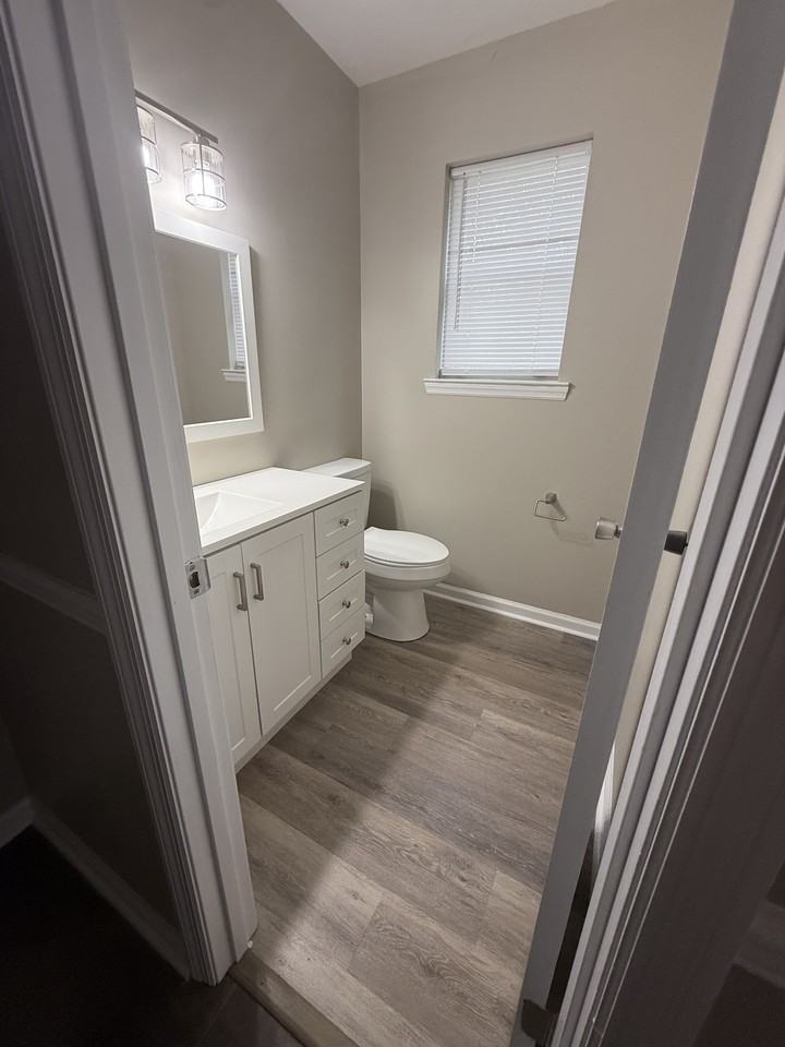 910 Georgia Cir Nw #1 - Photo 5 of 10