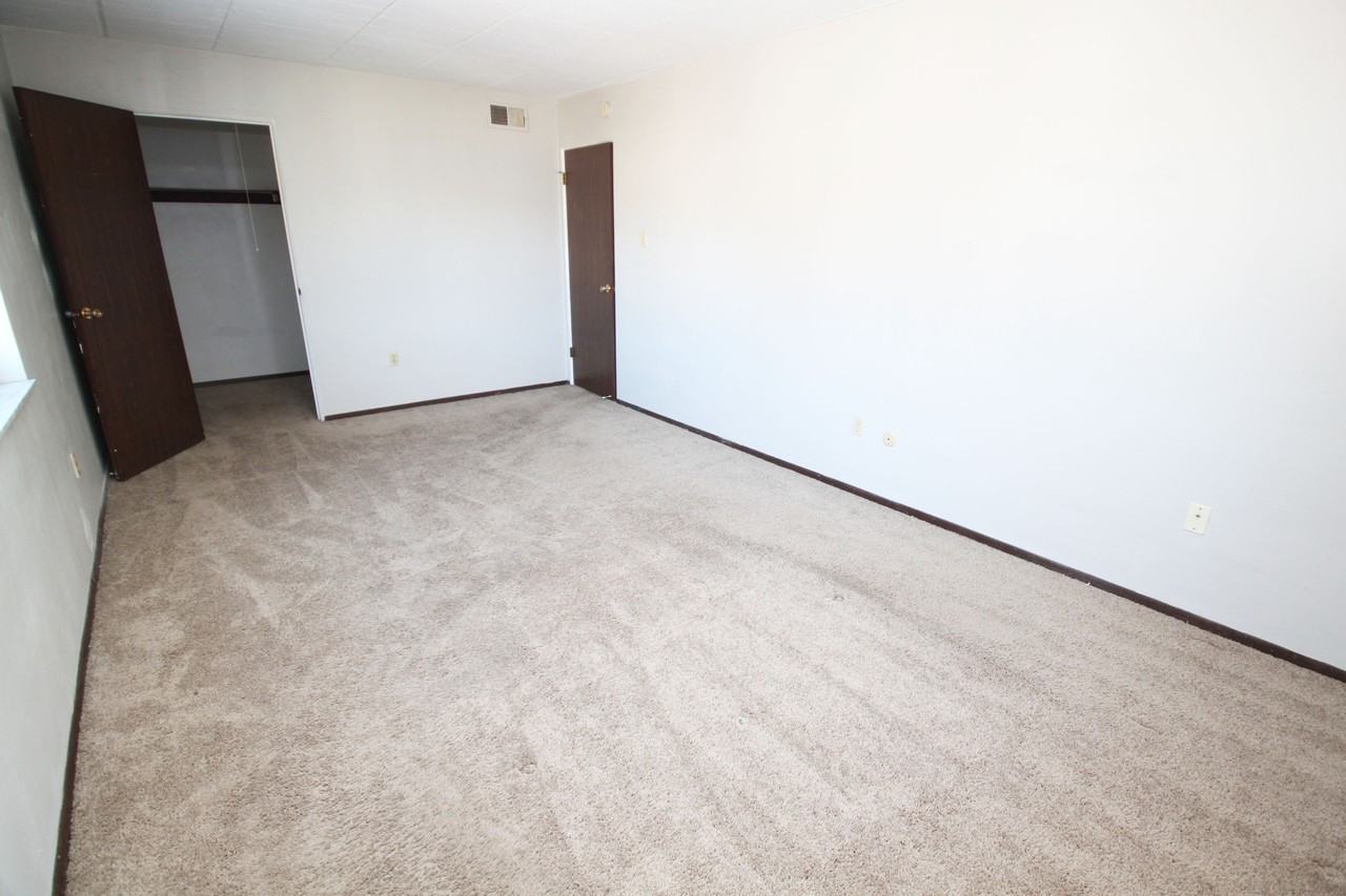 527  MONROE AVEAPT 103 #103 - Photo 6 of 10
