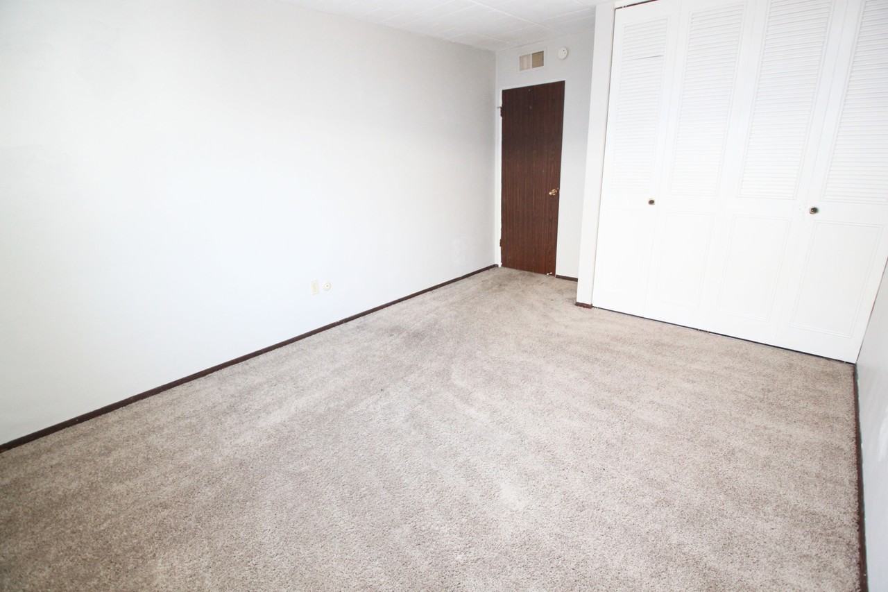 527  MONROE AVEAPT 103 #103 - Photo 7 of 10