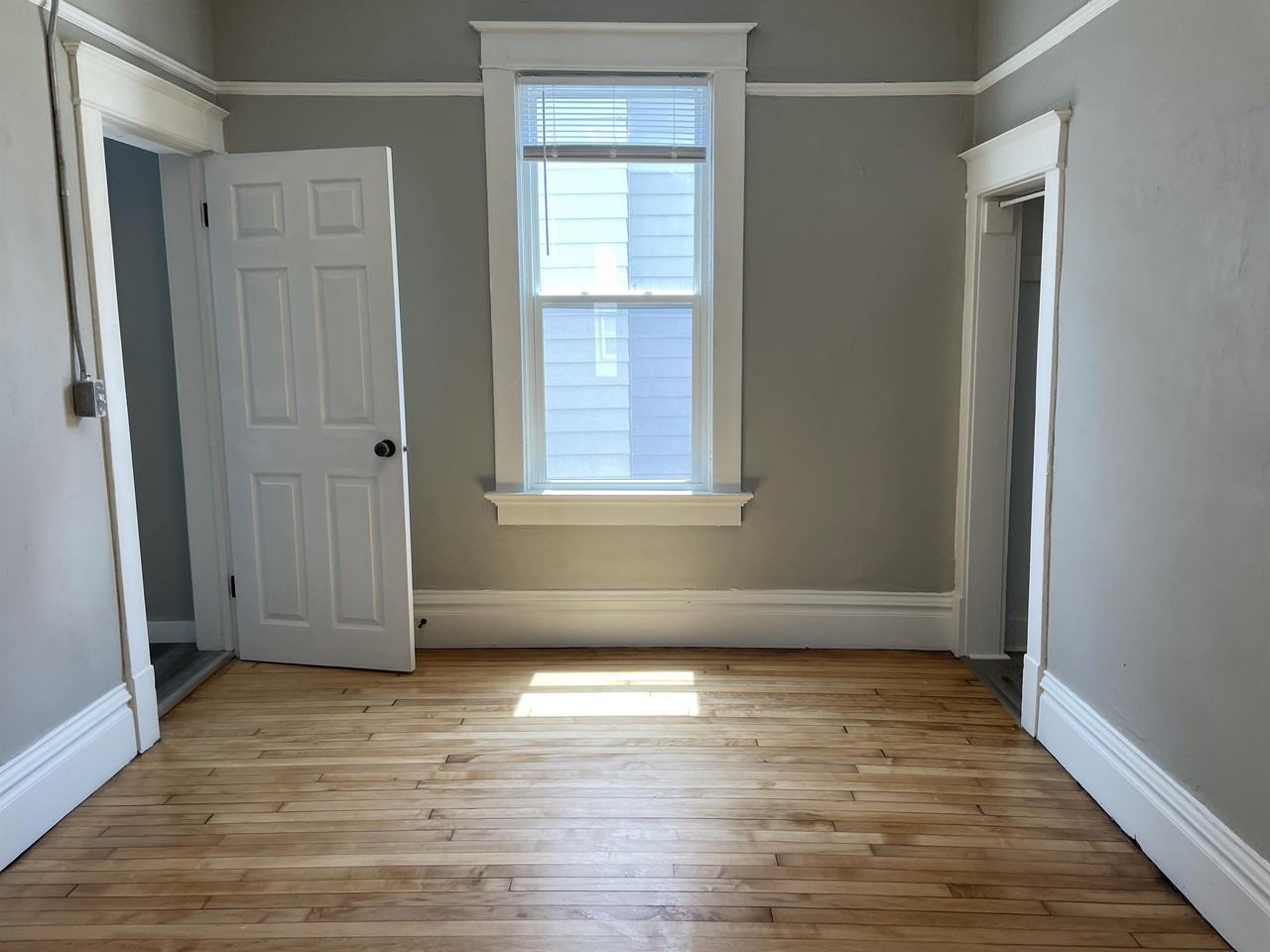 322 Broad St - Photo 6 of 20