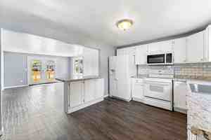 featured image of 163 Plummer Ave #1