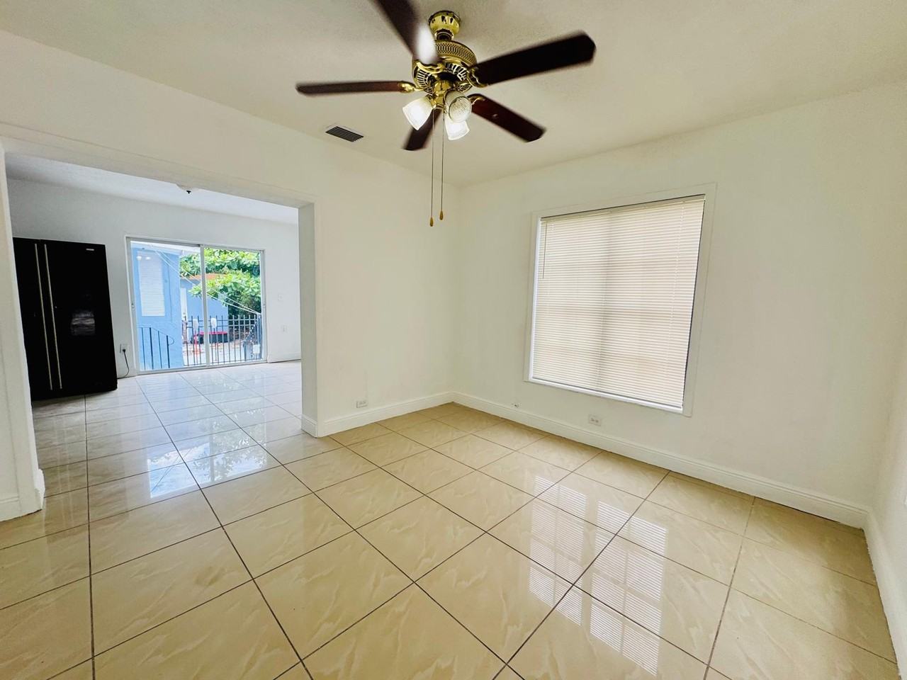 1060 Nw 116th St #1 - Photo 3 of 16
