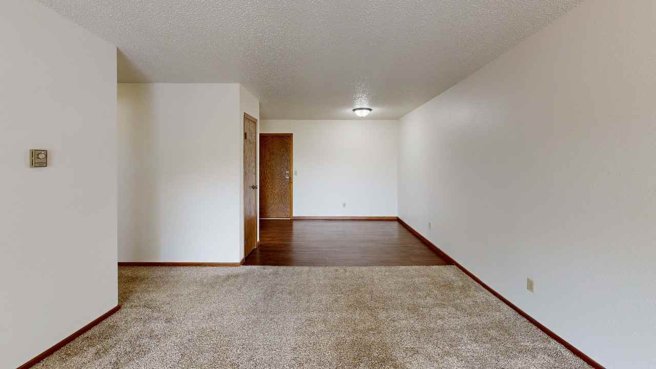 Gateway Circle Apartments - Photo 7 of 18