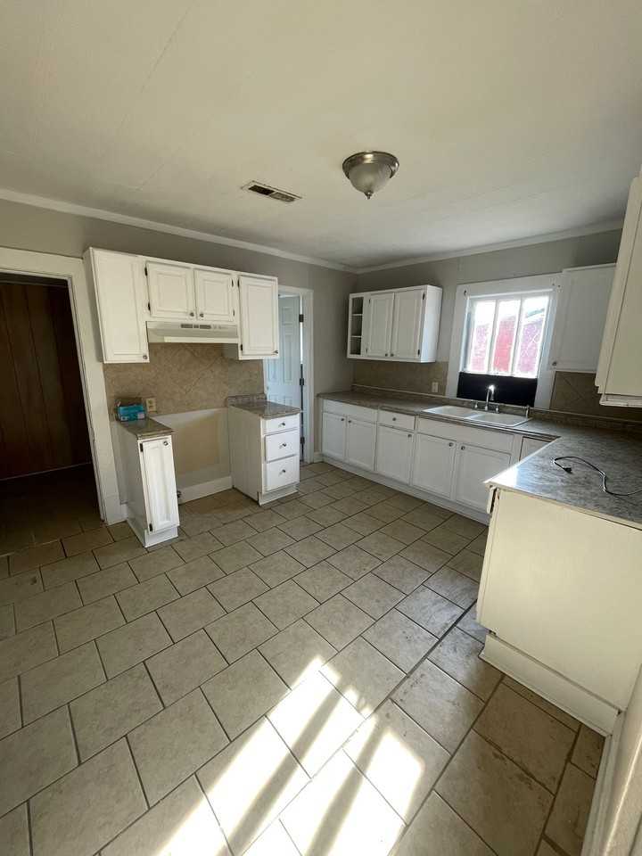 303 Prospect St #1 - Photo 5 of 5