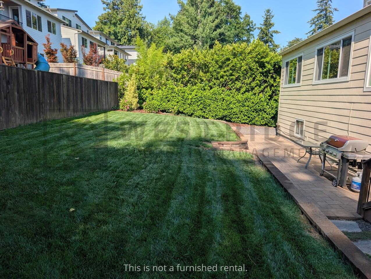 1480 Hemlock St #1 - Photo 3 of 28
