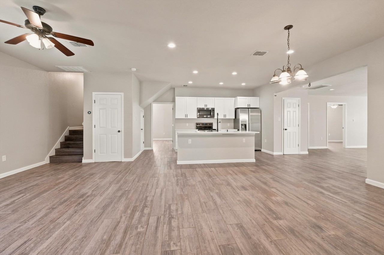 1452 Lakeview Dr #1 - Photo 5 of 27