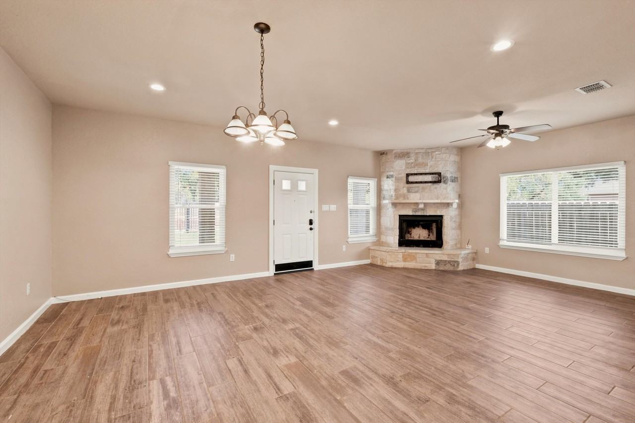 1452 Lakeview Dr #1 - Photo 7 of 27
