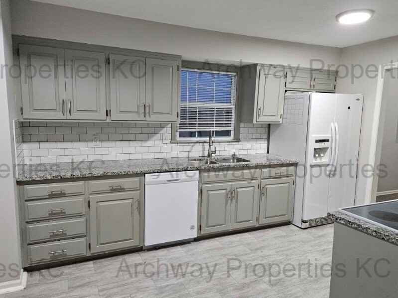 1600 W Elm Ter #NA - Photo 2 of 13