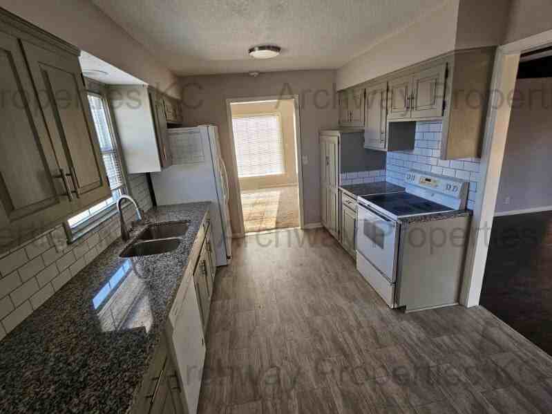 1600 W Elm Ter #NA - Photo 3 of 13