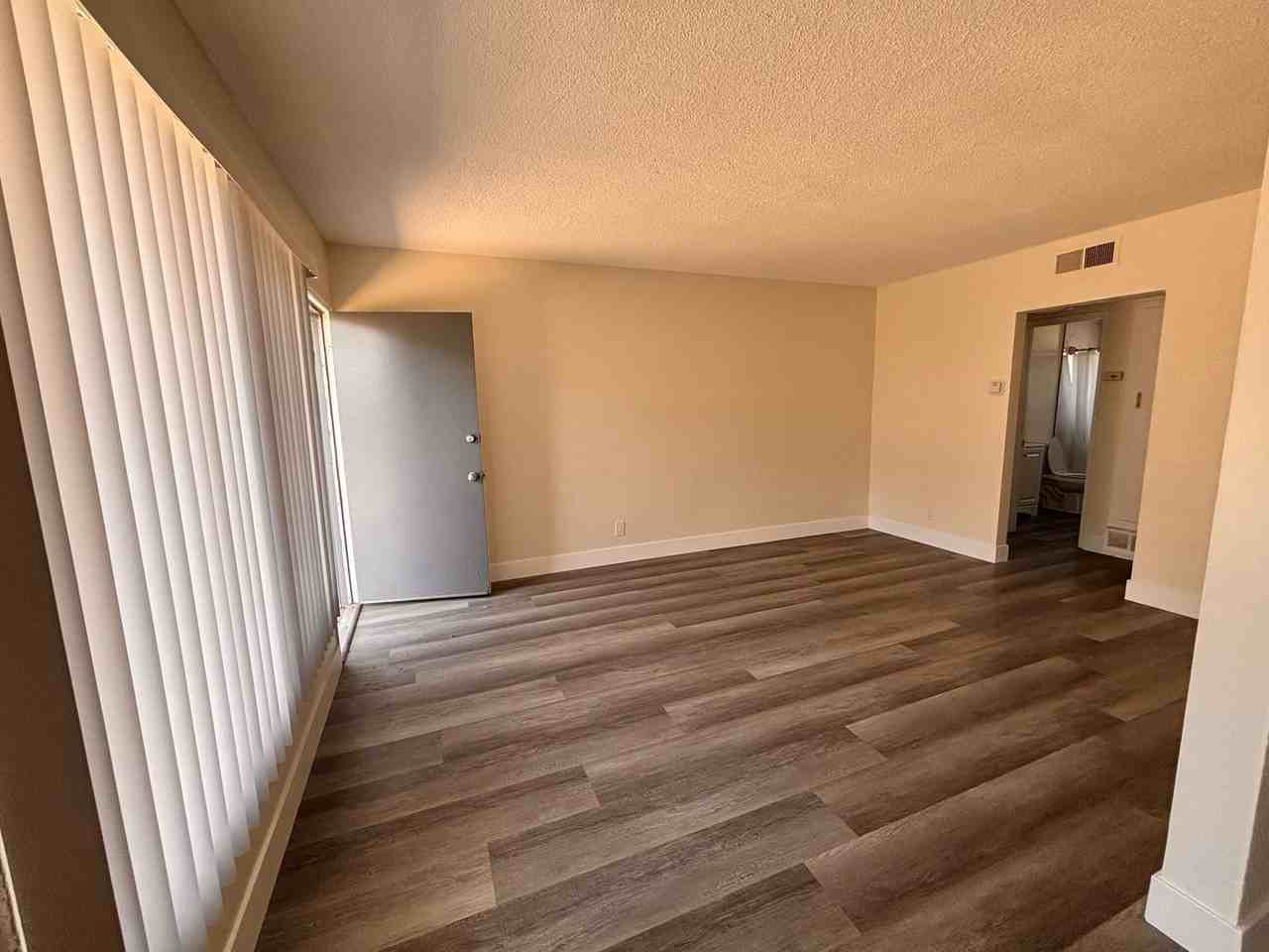 8028 Boer Ave - Photo 4 of 12
