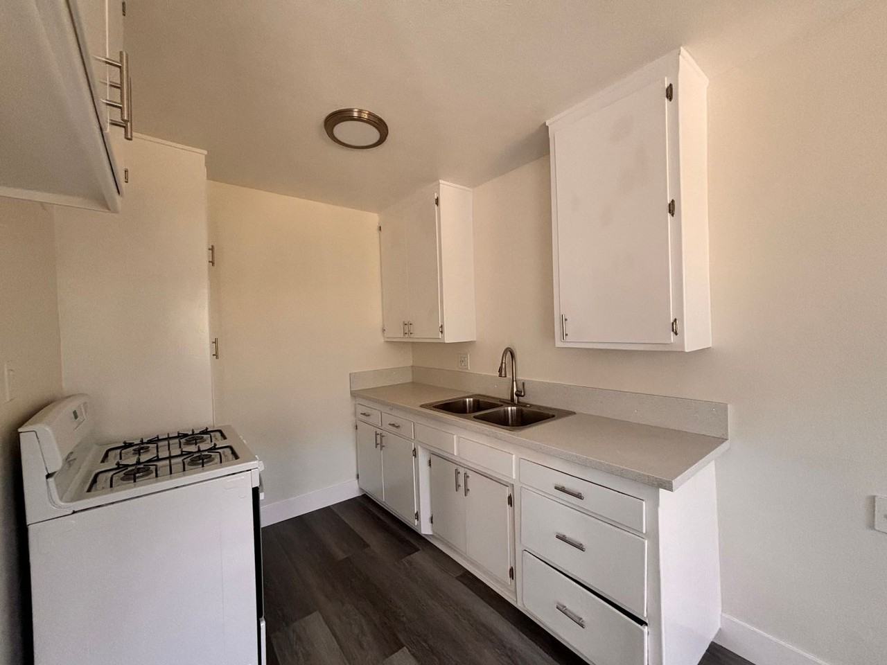 8028 Boer Ave - Photo 5 of 12