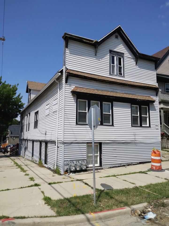 2491 S 7th St #1 - Photo 2 of 23