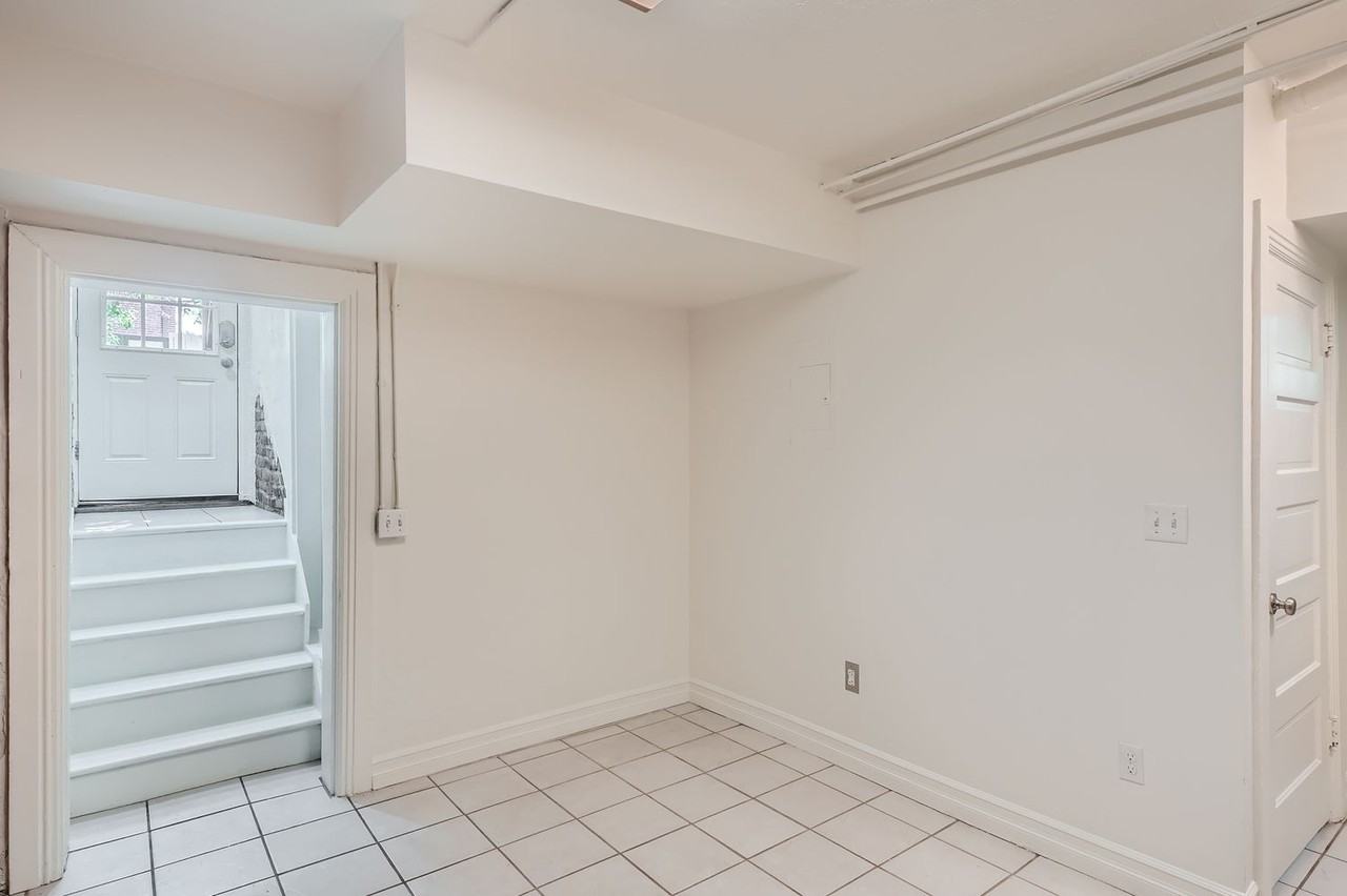 954 N Pearl St #B - Photo 3 of 28