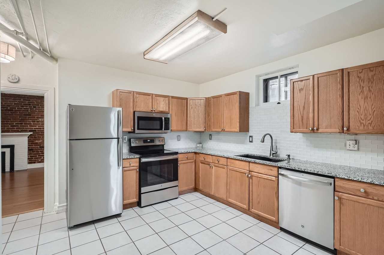 954 N Pearl St #B - Photo 4 of 28