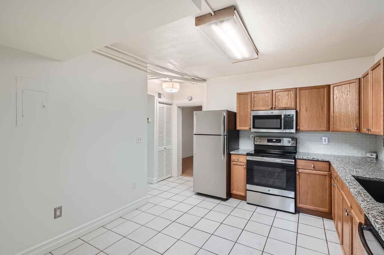 954 N Pearl St #B - Photo 5 of 28