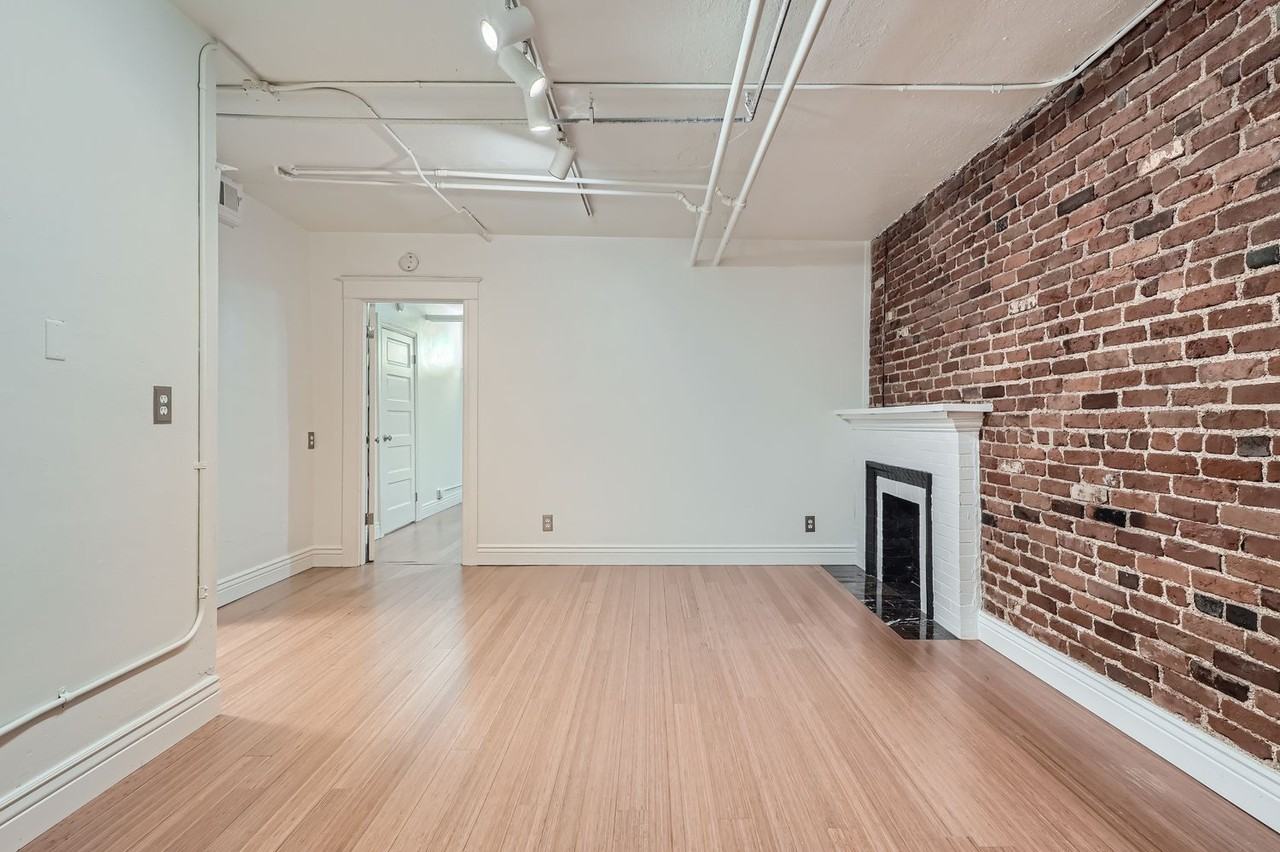 954 N Pearl St #B - Photo 7 of 28
