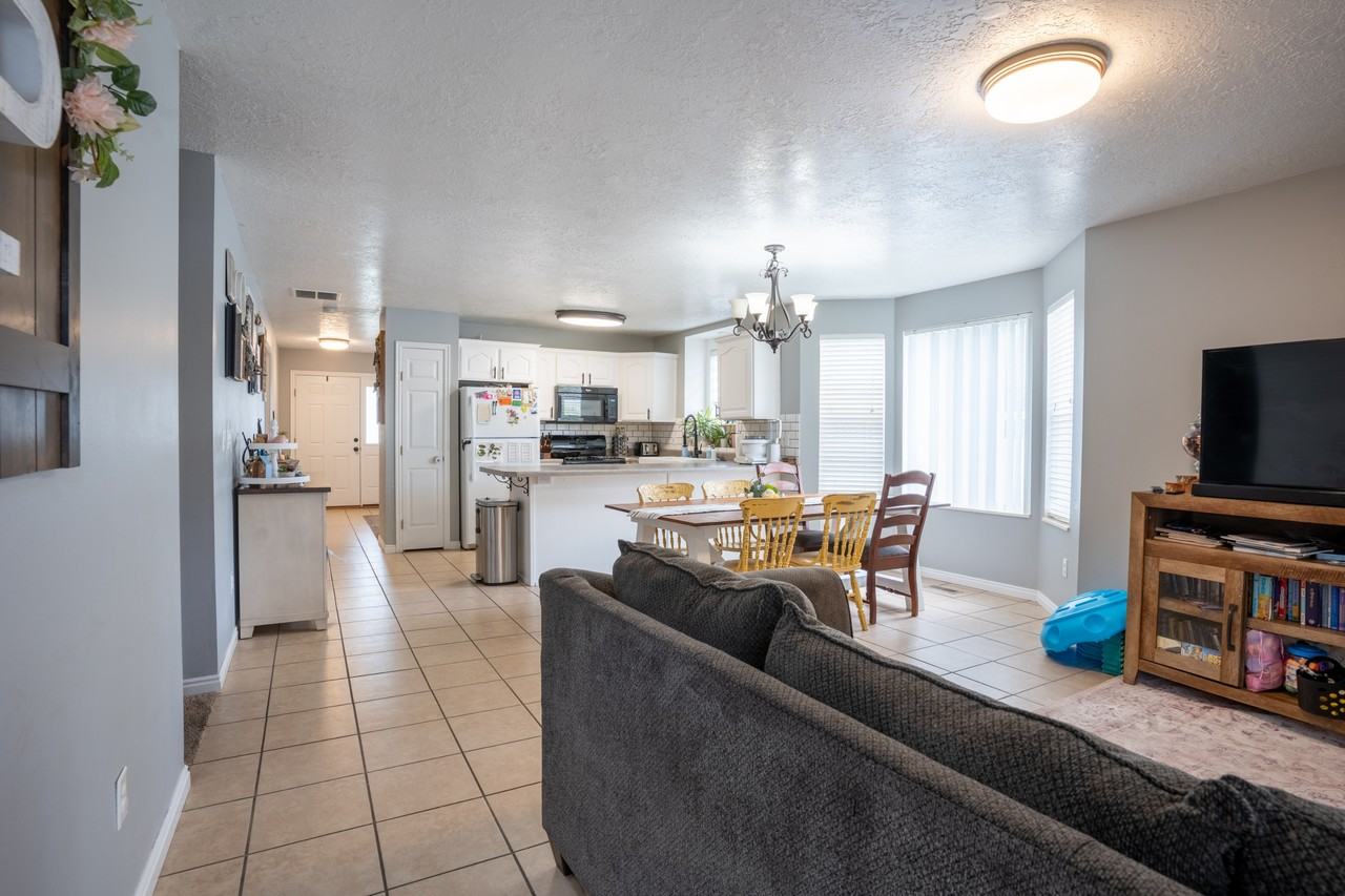 435 W 1330 N #1 - Photo 4 of 18