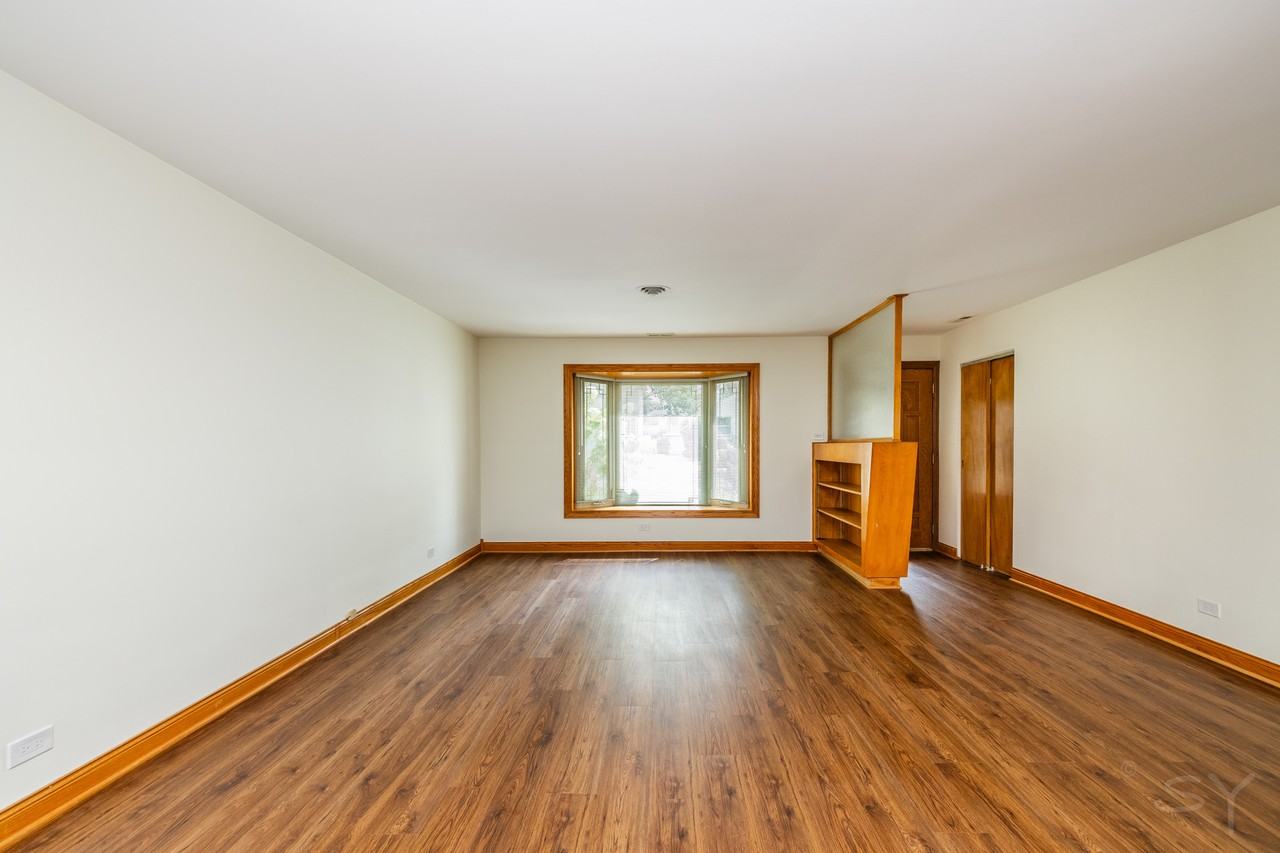 2334 South 10th Avenue - Photo 2 of 17