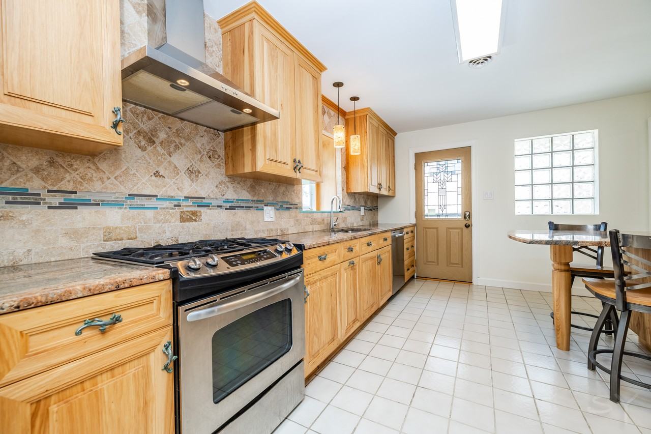 2334 South 10th Avenue - Photo 5 of 17