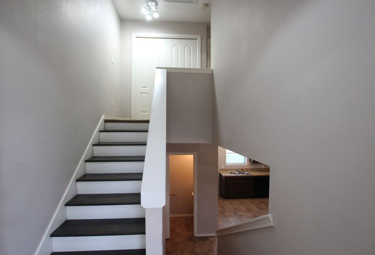 18043 Loring Ln - Photo 3 of 20