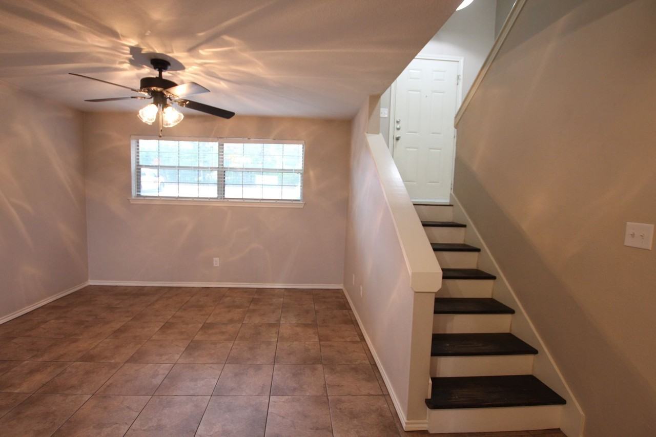 18043 Loring Ln - Photo 4 of 20
