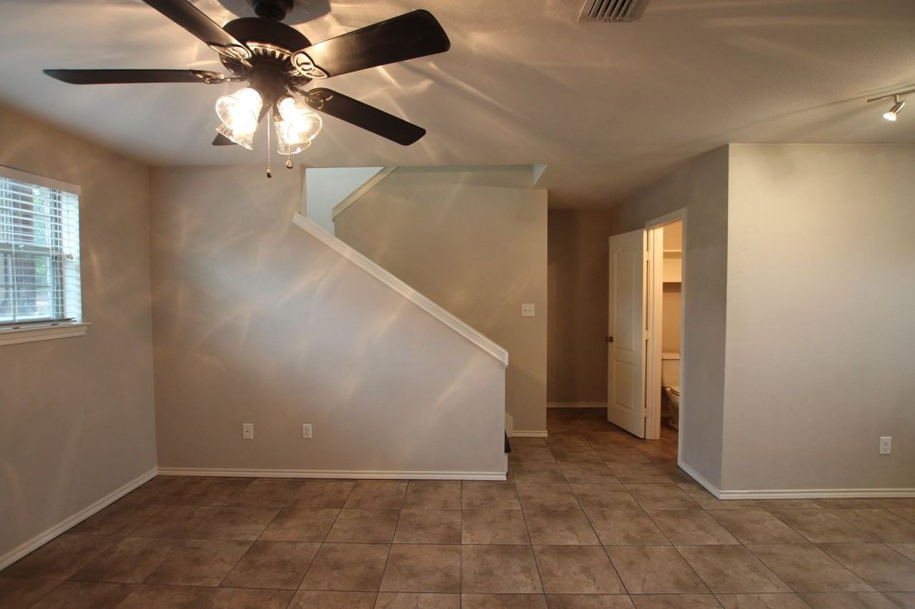 18043 Loring Ln - Photo 5 of 20