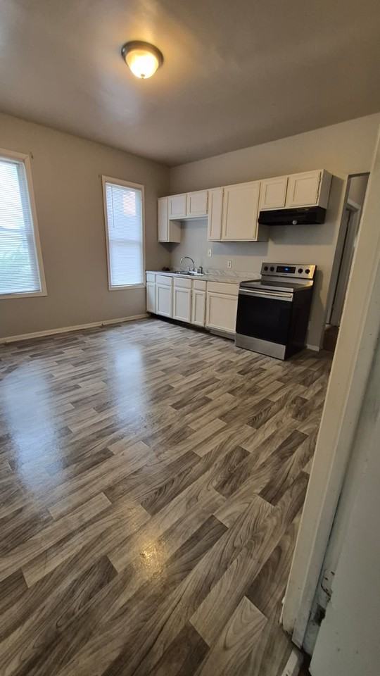 3834 N Port Washington Rd Lowr - Photo 5 of 21