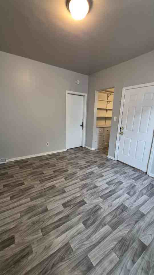 3834 N Port Washington Rd Lowr - Photo 6 of 21