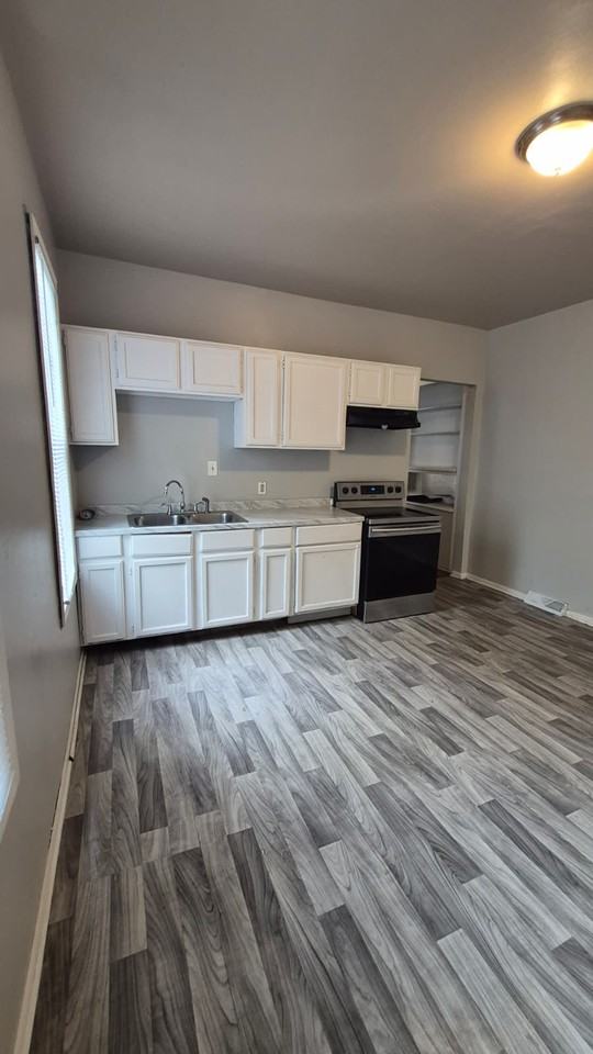 3834 N Port Washington Rd Lowr - Photo 7 of 21