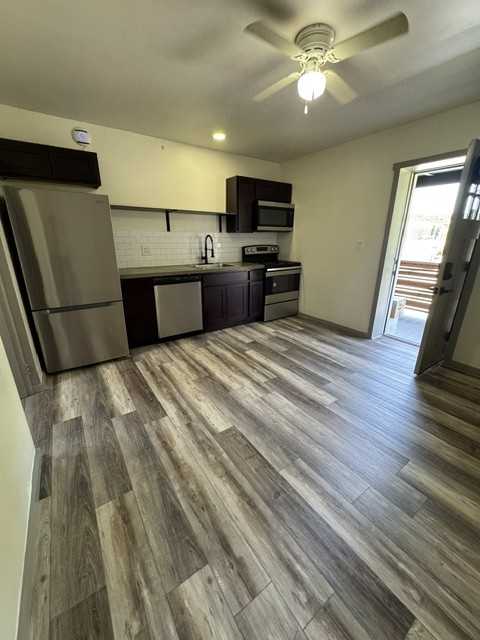 534 Lee St #2 - Photo 3 of 9