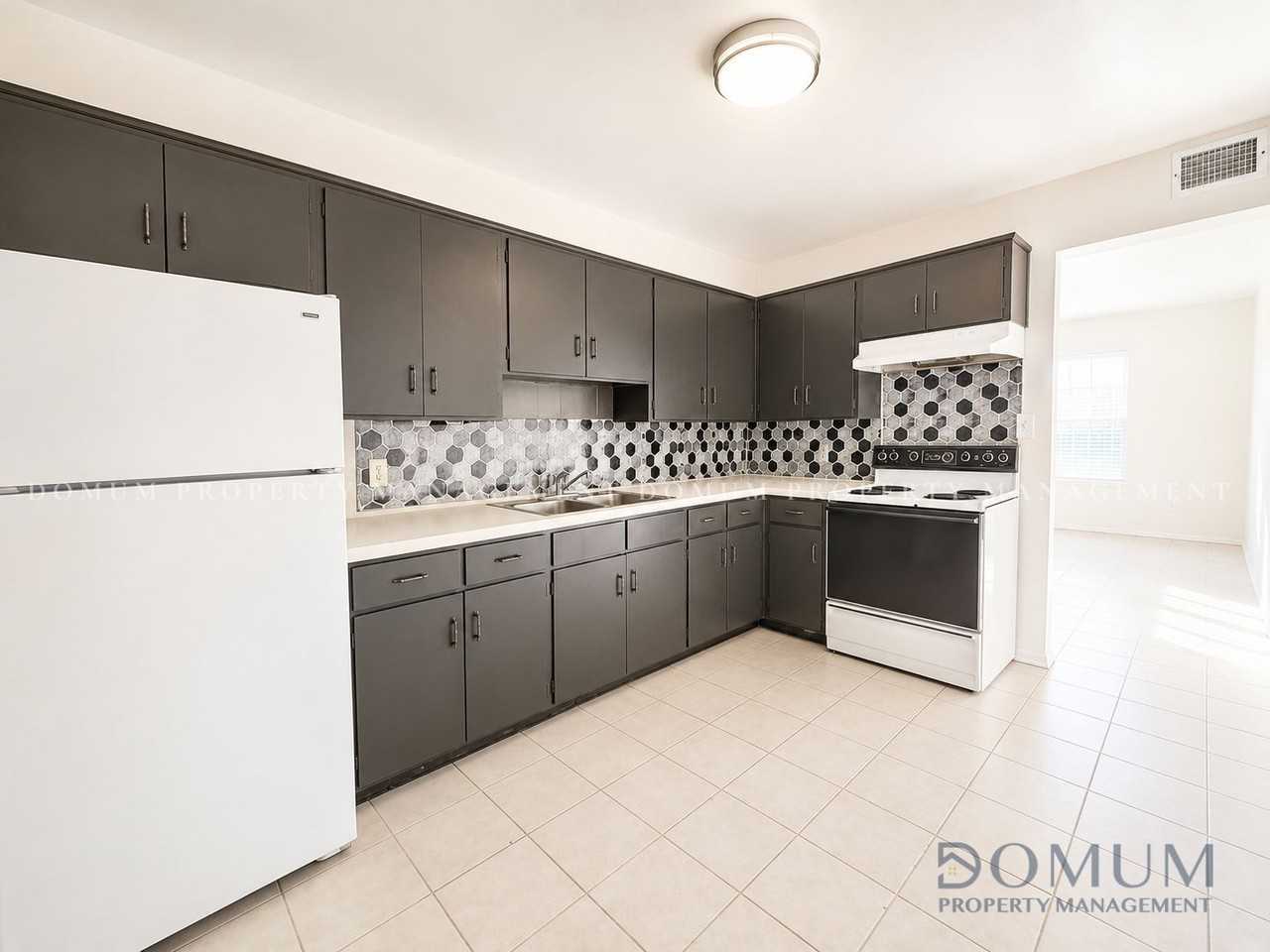 1811 Perkins Ave #4 - Photo 7 of 16